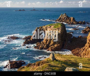 Enys Dodnan and die bewaffnete Ritter Felsformationen of Lands End Cornwall England UK Europe Stockfoto