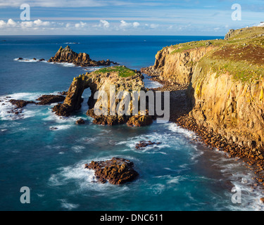 Enys Dodnan and die bewaffnete Ritter Felsformationen of Lands End Cornwall England UK Europe Stockfoto