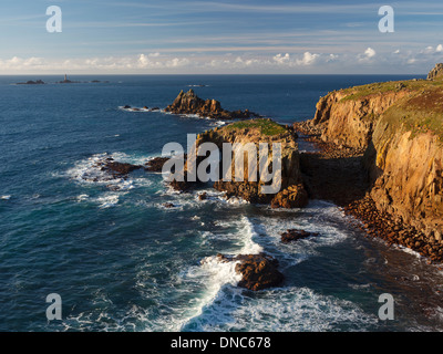 Enys Dodnan and die bewaffnete Ritter Felsformationen of Lands End Cornwall England UK Europe Stockfoto