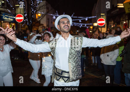 Verbrennung der Uhren Prozession, Brighton, East Sussex, 21. Dezember 2013 Stockfoto