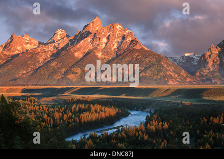 Sonnenaufgang über den Teton von Snake River Overlook im Grand-Teton-Nationalpark, Wyoming Stockfoto