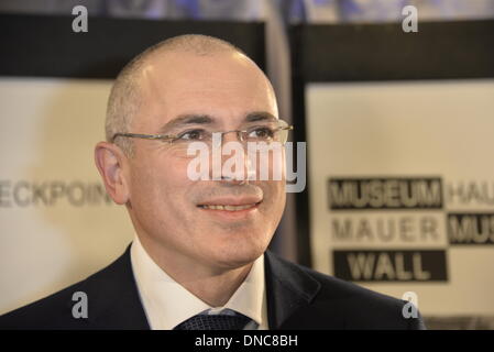 Berlin, Deutschland. 22. Dezember 2013. Mikhail Borissowitsch Khodorkovsky in Posen vor einer Pressekonferenz im Mauermuseum in Berlin am 22. Dezember 2013. Stockfoto