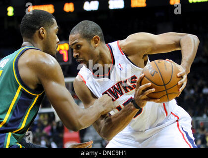 Atlanta, GA, USA. 20. Dezember 2013. Al Horford (15) von den Atlanta Hawks bei den Hawks versus Jazz-Spiel in der Philips Arena in Atlanta, Georgia. Die Atlanta Hawks gewann das Spiel 118-85. © Aktion Plus Sport/Alamy Live-Nachrichten Stockfoto