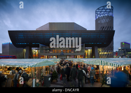 Weihnachtsmarkt zu informieren, die Lowry Theater Salford Quays Stockfoto