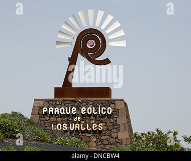 Schild am Eingang zum Parque Eolico Windpark, Los Valles, Lanzarote, Kanarische Inseln, Spanien Stockfoto