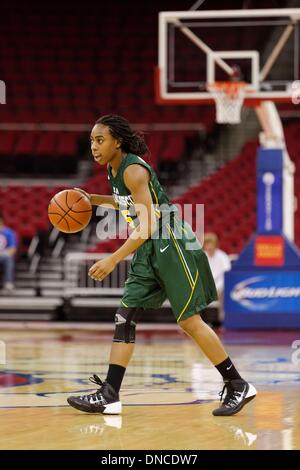 Fresno, CS, USA. 20. Dezember 2013. 20. Dezember 2013 gewonnen Fresno, CA - San Francisco Wache Aundrea Gordon im Spiel zwischen den San Francisco Dons und Fresno State Bulldogs im Save Mart Center in San Francisco Fresno, CA. 76 bis 47. © Csm/Alamy Live-Nachrichten Stockfoto