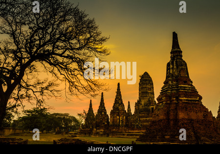 Sonnenuntergang alte Tempel Wat Chaiwatthanaram der Provinz Ayutthaya Thailand Stockfoto