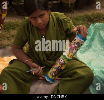 Südasiatische weibliche Scroll Atelier des Malers Straße Seite. Stockfoto