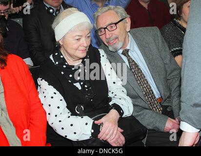 Berlin, Deutschland. 22. Dezember 2013. Boris Khodorkovsky, Vater des ehemaligen Leiters des Öl-Riesen Yukos, Mikhail Khodorkovsky und seine Mutter Marina auf Chodorkowskis Pressekonferenz am das Mauermuseum. Stockfoto