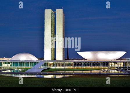 Brasilien, Brasilia: Nächtliche Blick des Nationalkongresses von Oscar Niemeyer Stockfoto