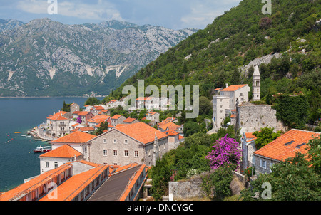 Landschaft der alten Stadt an der Adriaküste. Perast, Montenegro Stockfoto