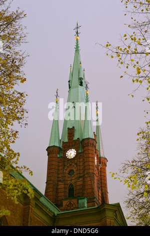 Abends Blick auf den Kirchturm der Kirche St. Klara (begann 1572) im unteren Norrmalm, die Innenstadt von Stockholm Stockfoto