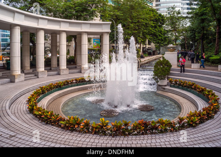 Kolonnade und Brunnen, Hong Kong Park, Hong Kong Stockfoto