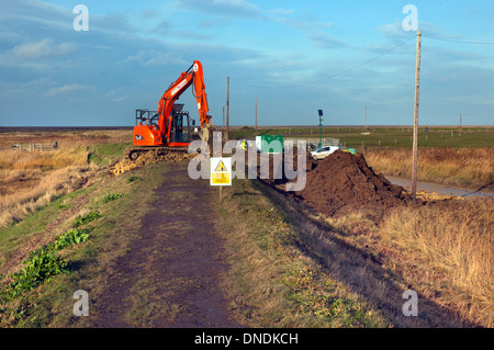 Ufermauer zu reparieren, nachdem der Winter 2013 Tidal Überspannungsschutz bei Cley Strand Küste Straße Norfolk Stockfoto