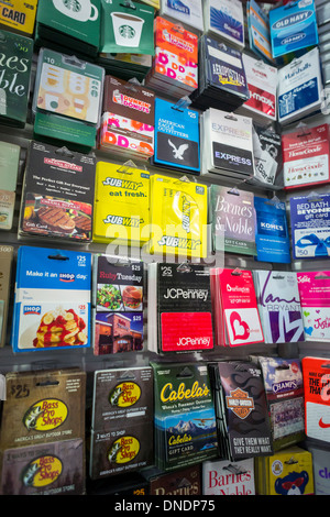 Eine Auswahl an Geschenk-Karten in einem Store in New York Stockfoto