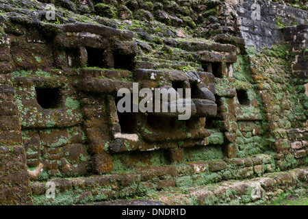 Jaguar-Tempel in Lamanai Belize Anfang November mit etwas Regen Stockfoto