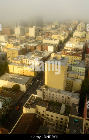 Nebel über San Francisco, areal Blick, Blick nach Westen von O'Farrell Street, Kalifornien, USA Stockfoto