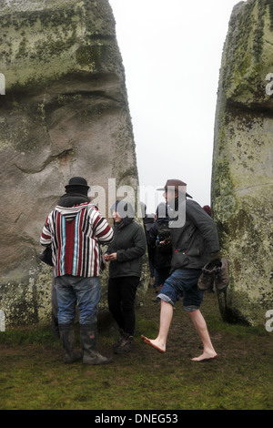 Winter-Sonnenwende feiern bei Sonnenaufgang bei Stonehenge UNESCO World Heritage Site, England, UK Stockfoto