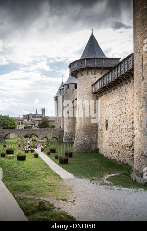 Carcassonne. Frankreich, Europa. Schöne alte Stein befestigten Mauern der mittelalterlichen Stadt Burg. Stockfoto