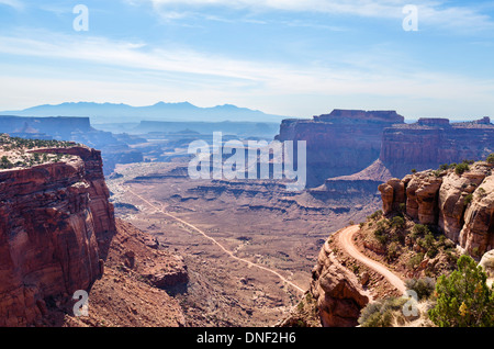 Blick auf Shafer Canyon & Shafer Canyon Road außerhalb von Visitor Centre, Insel im Himmel, Canyonlands National Park, Utah, USA Stockfoto