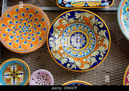 Italien, Orvieto. Detail der traditionelle italienische Keramik zum Verkauf in den engen Gassen von Orvieto. Stockfoto