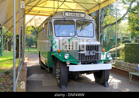 Alten altmodischen Bus Isuzu Typ TSD43 im Edo-Tokyo Open Air Architectural Museum Stockfoto