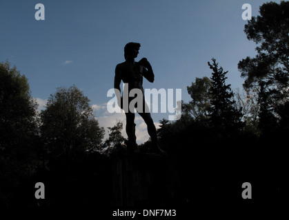 Eine Replik der Statue Michelangelos David erscheint im Plaza-Rio de Janeiro Quadrat, Roma Norte, Mexiko-Stadt Stockfoto