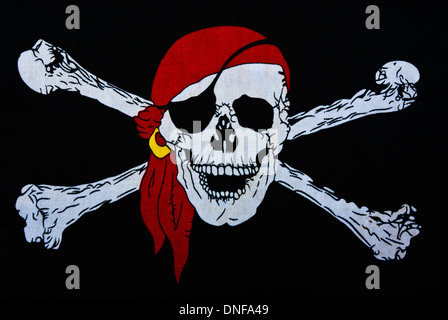 Jolly Roger auf schwarze Textilien Hintergrund Stockfoto