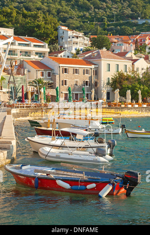 Fischerei- und Boote in Petrovac, Montenegro Stockfoto