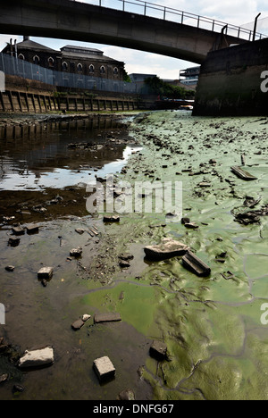 Fluß Ravensbourne ein Nebenfluss der Themse an der Creek Deptford London UK Stockfoto