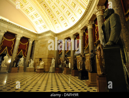 Skulpturen von prominenten Amerikanern in der National Statuary Hall Kammer United States Capitol.  Die Halle, alte Halle des Hauses, USA Stockfoto