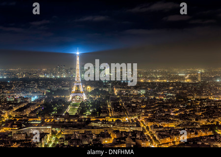 Eiffelturm-Licht-Show in der Nacht in Paris, Frankreich Stockfoto