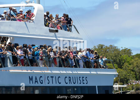 Sydney, Australien. 26. Dezember 2013. Rolex Sydney to Hobart Yacht Race 2013. Zuschauer vor Beginn der 629 nautische Meile Rennen von Sydney-Hobart-Regatta im Hafen von Sydney. Bildnachweis: Aktion Plus Sport/Alamy Live-Nachrichten Stockfoto