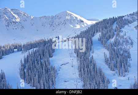 Berg-Skipisten im Winter. Colorado Arapahoe Skipisten. Colorado-Winterlandschaft Stockfoto