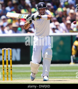 Melbourne, Australien. 26. Dezember 2013. Kevin Pietersen in Wimper Aktion während der während der Tag eins des vierten Asche Test Match zwischen Australien und England bei der MCG - Boxing Day Test Deutschland Vs England, MCG, Melbourne, Australien. Bildnachweis: Aktion Plus Sport/Alamy Live-Nachrichten Stockfoto