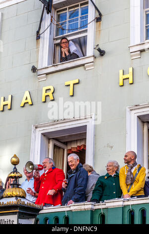 Lewes, UK. 26. Dezember 2013. Mitglieder der Southdown und Eridge Hunt auf ihrer Jahrestagung Boxing Day in Markt Stadt von Lewes, Sussex, Großbritannien. Lewes 26. Dezember 2013 Credit: Grant Rooney/Alamy Live-Nachrichten Stockfoto