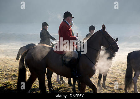 Wentbridge, West Yorkshire, Großbritannien. 26. Dezember 2013. Mitglieder des Vereins der Badsworth & Braham Moor sammeln vor der jährlichen Boxing Day treffen im Dorf Wentbridge, West Yorkshire Credit: Chris Mcloughlin/Alamy Live-Nachrichten Stockfoto