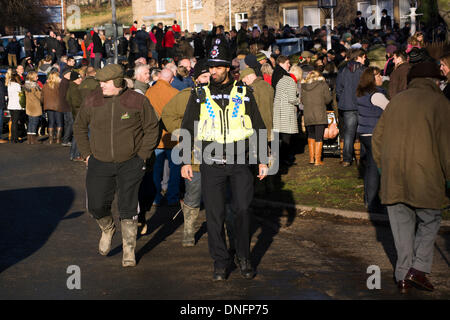 Wentbridge, West Yorkshire, Großbritannien. 26. Dezember 2013. West Yorkshire Police Officer bei The Badsworth & Braham Moor jährliche Boxing Day treffen im Dorf Wentbridge, West Yorkshire Credit: Chris Mcloughlin/Alamy Live-Nachrichten Stockfoto