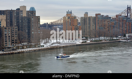 Roosevelt Island, den East River und die Queensboro Bridge von Manhattan, New York City aus gesehen Stockfoto