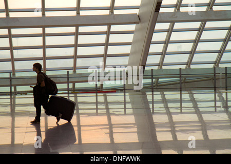 Peking China, Asien, Chinesisch, Orientalisch, Beijing Capital International Airport, PEK, Terminal 3, T3, Express-Bahnhof, Bahnsteig, Asiaten, Erwachsene m. Stockfoto