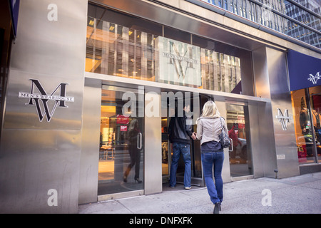 Ein Männer Wearhouse Bekleidungsgeschäft ist in New York gesehen. Stockfoto