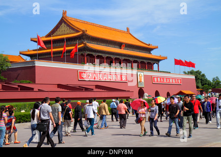 Peking China, Chinesisch, Dongcheng Bezirk, Chang'an Avenue, Tian'anmen, Tiananmen, Kaiserstadt, chinesische Schriftzeichen hànzì Pinyin, asiatischer Mann Männer, Erwachsene, ein Stockfoto