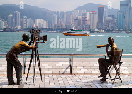 Hongkong China, Hongkong, Asien, Chinesisch, Orientalisch, Kowloon, Tsim Sha Tsui, Avenue of the Stars, Victoria Harbour, Hafen, Uferpromenade, Bronzestatuen, Film d Stockfoto