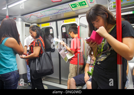 Hong Kong China, HK, Asien, Chinesisch, Oriental, Kowloon, Sham Shui Po, Sham Shui Po MTR U-Bahn-Station, öffentliche Verkehrsmittel, Zug, Passagierkabine, Fahrer, Passe Stockfoto