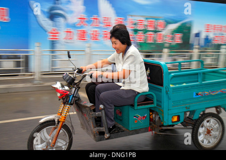 Peking China, Asien, Chinesisch, Orient, Xicheng Bezirk, Guang an Men Nei Da Jie, Guanganmen Äußere Straße, elektrisches Moped, Roller Roller, Dreirad, Asian AS Stockfoto