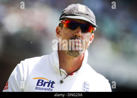 Melbourne, Australien. 27. Dezember 2013. Kevin Pietersen während dem Tag zwei der vierten Asche Test Match zwischen Australien und England bei der MCG - Boxing Day Test Deutschland Vs England, MCG, Melbourne, Australien. Bildnachweis: Aktion Plus Sport/Alamy Live-Nachrichten Stockfoto