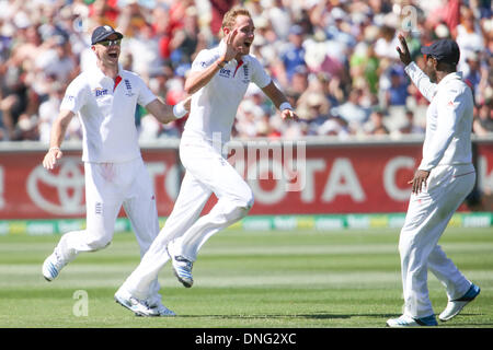 Melbourne, Australien. 27. Dezember 2013. Stuart Broad feiert den Tag zwei der vierten Asche Test Match zwischen Australien und England bei der MCG - Boxing Day Test Deutschland Vs England, MCG, Melbourne, Australien. Bildnachweis: Aktion Plus Sport/Alamy Live-Nachrichten Stockfoto