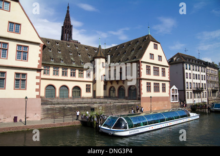 Touristenboot Straßburg, Elsass, Frankreich Stockfoto