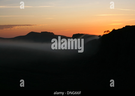 Sonnenaufgang über dem Hadrianswall Stockfoto