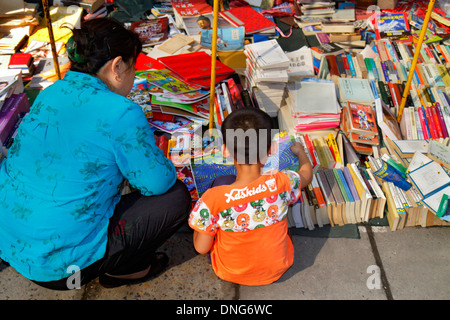 Peking China, Chinesisch, Chaoyang District, Panjiayuan Wochenende Schmutz Flohmarkt, Shopping-Shopper Shop Geschäfte kaufen verkaufen, speichern Geschäfte Business-Geschäft Stockfoto